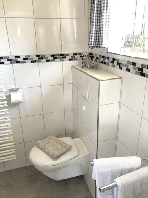 "Kleine 4" Idyllisches Tinyhouse An Der Nordsee Norden Bagian luar foto
